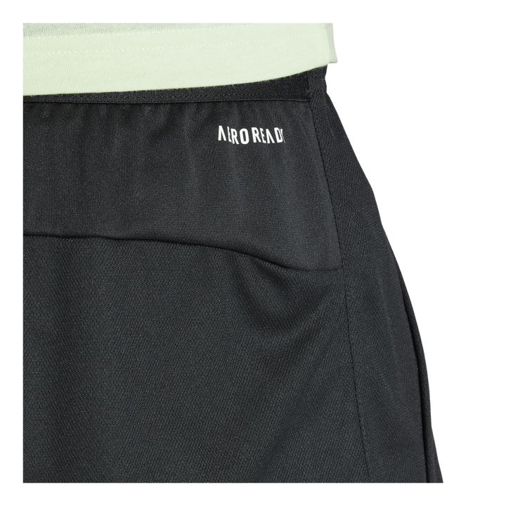 Train Essentials Seasonal Big Logo Shorts Black