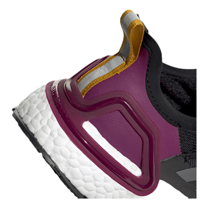 Ultraboost WINTER.RDY Shoes Core Black / Iron Metallic / Power Berry