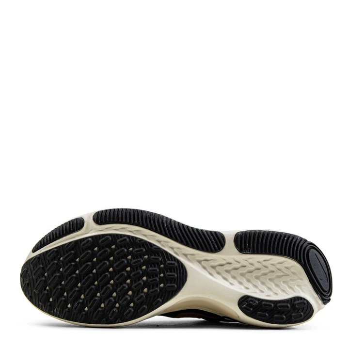 React Miler Black/Gold