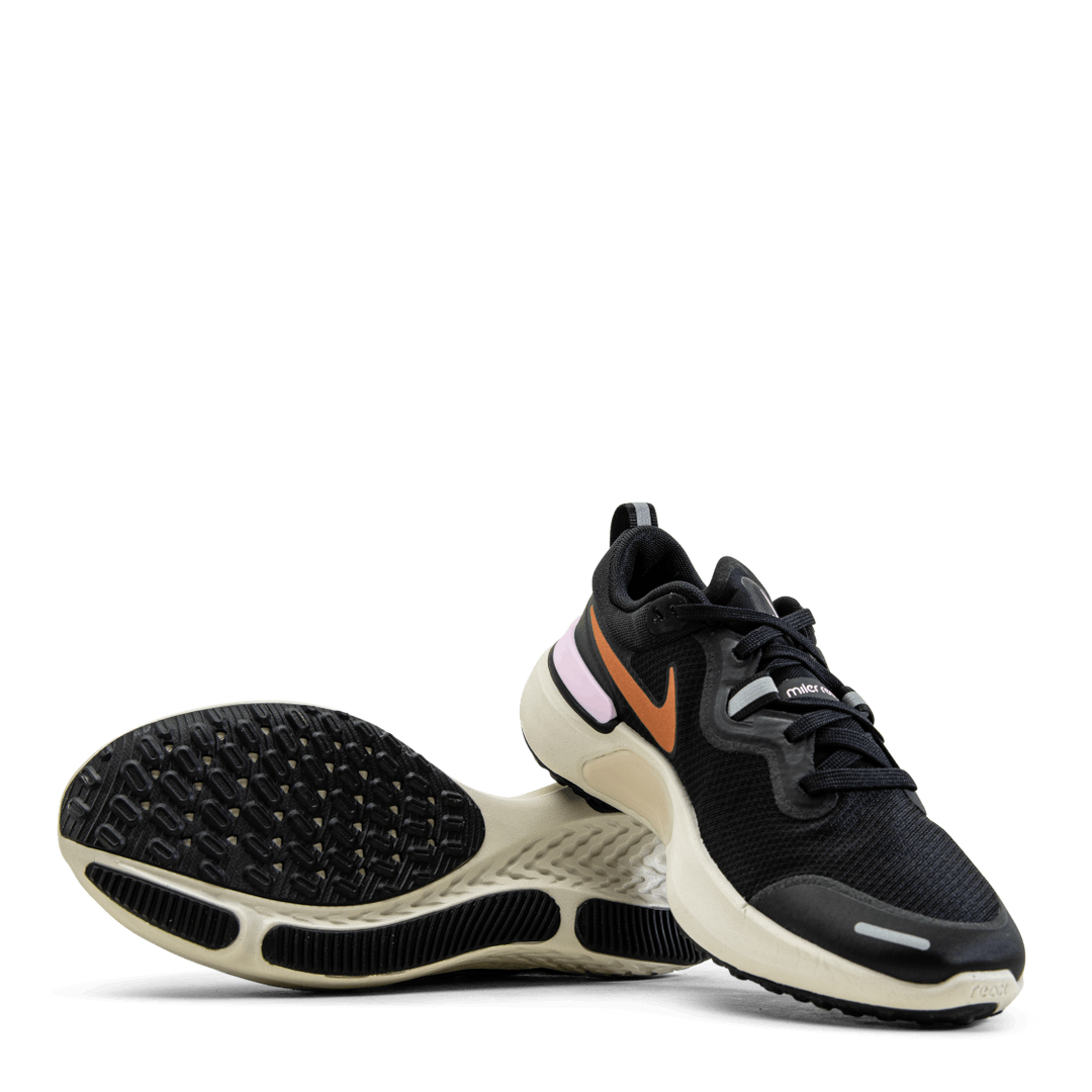 React Miler Black/Gold