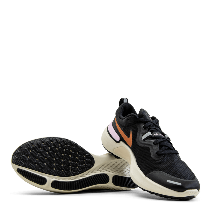 React Miler Black/Gold