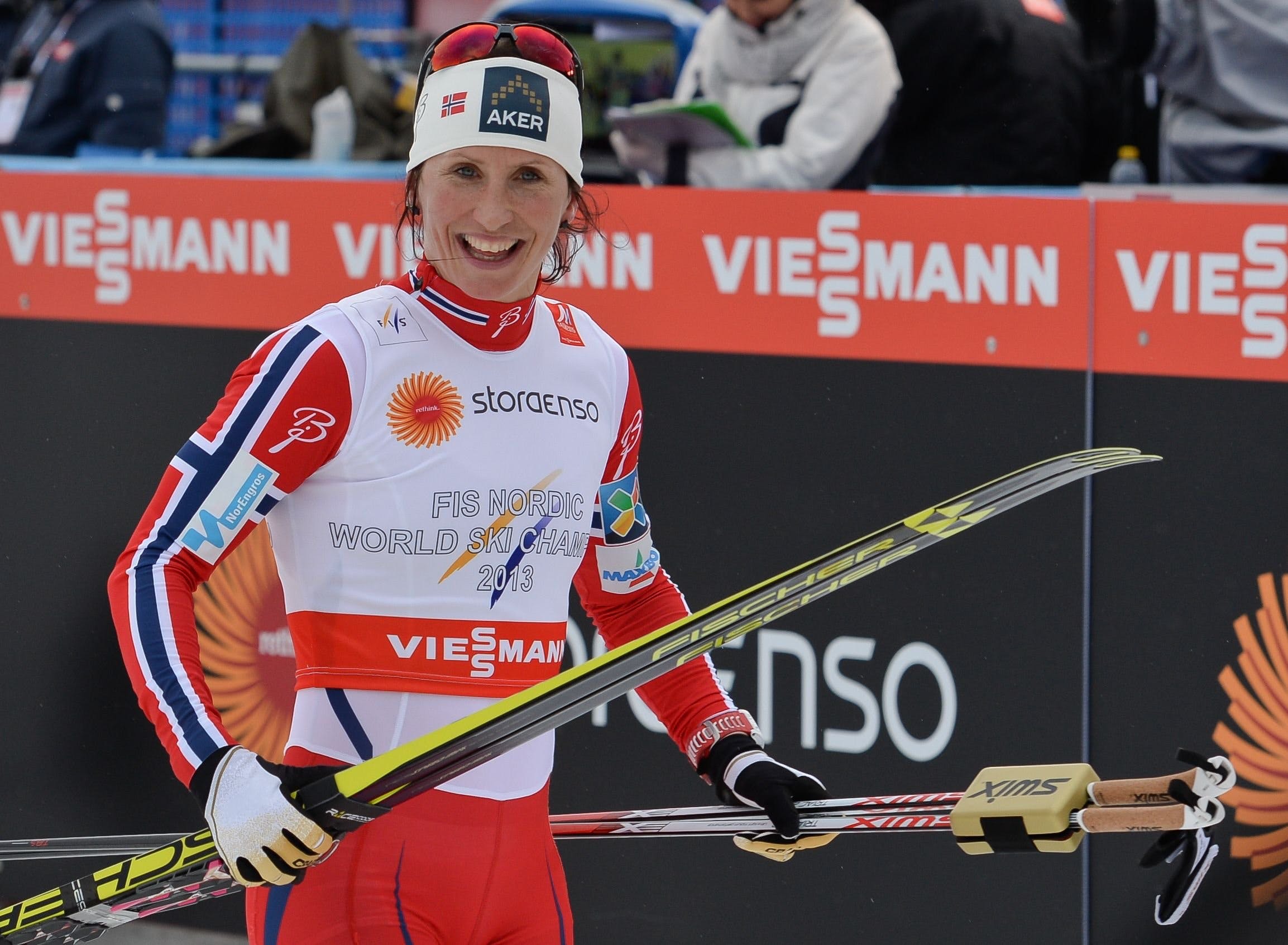 Åk längdskidor med Marit Björgens VM-handske Image