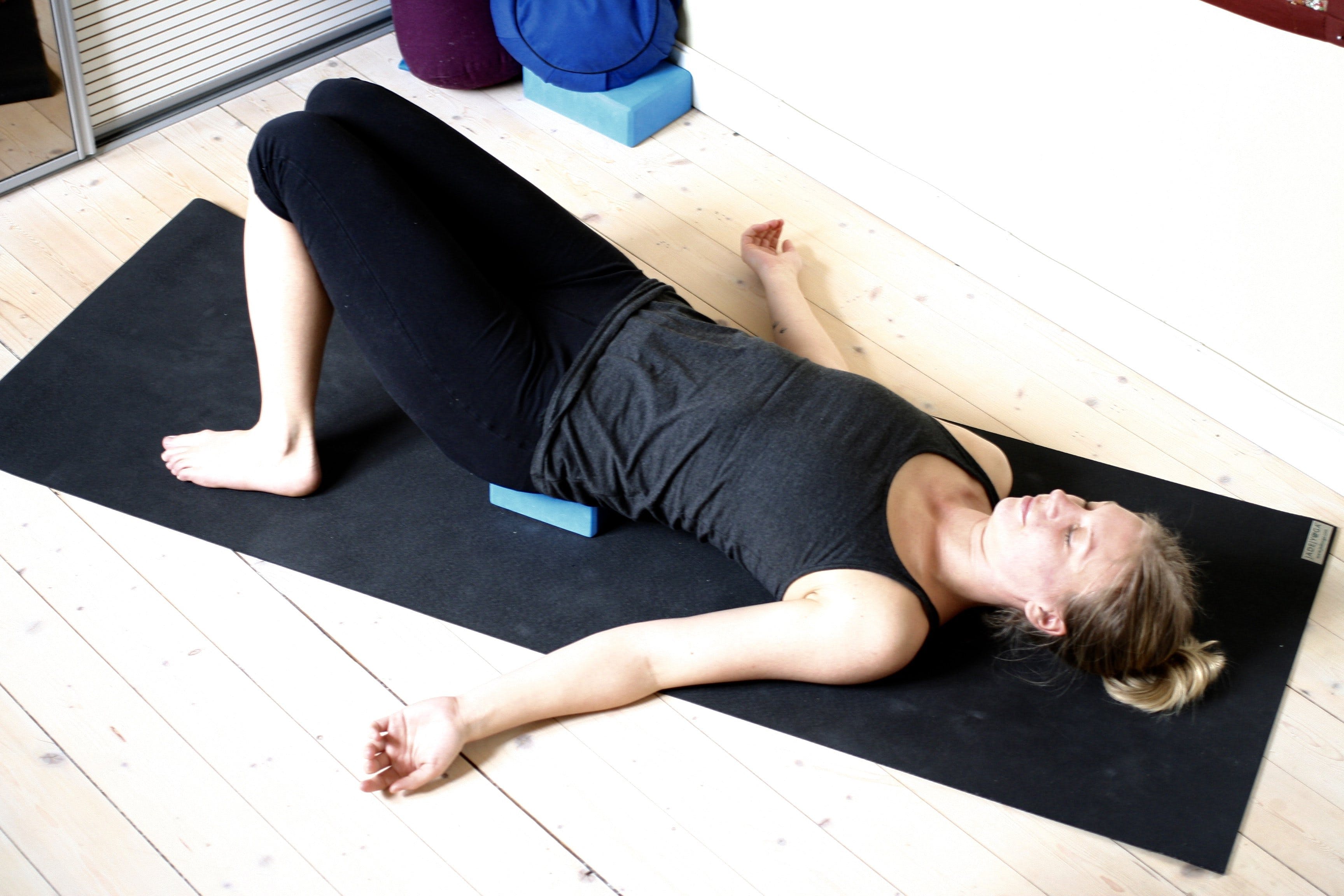 Fem övningar med yogablock Image