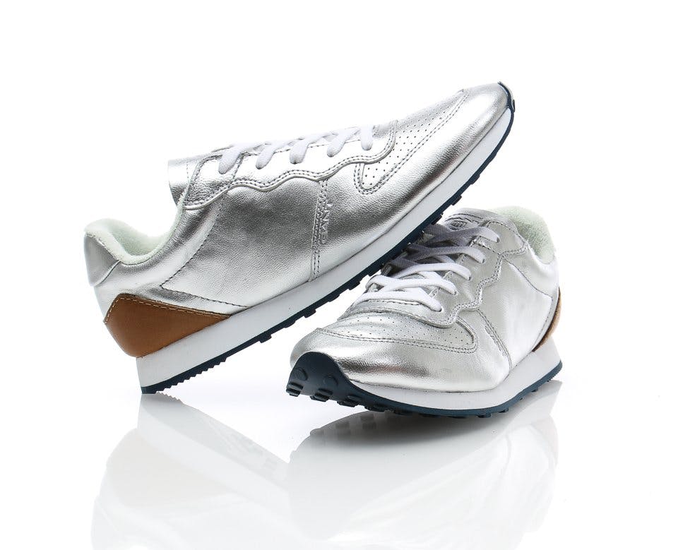 Nye sneakers i metallic Image