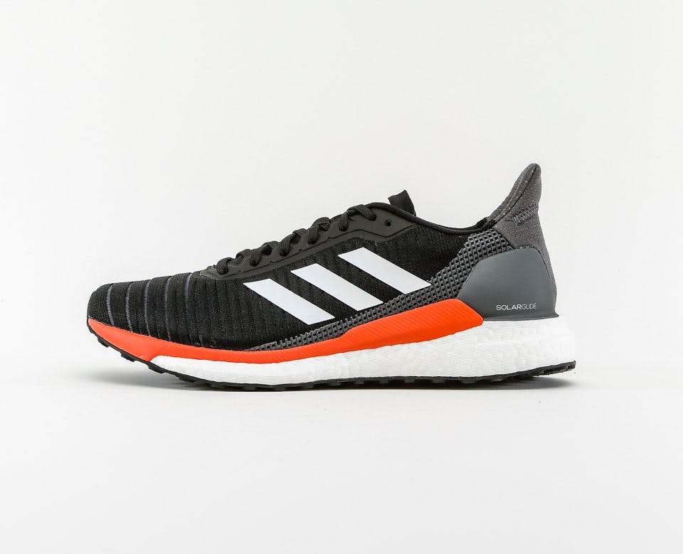 Adidas Solar Glide ger kraft i varje steg Image