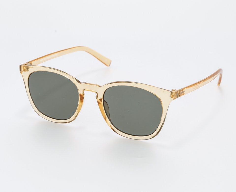 9 trendiga solglasögon för sommaren 2019 Image