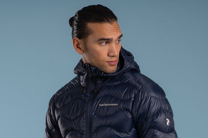 Därför ska du köpa en Helium Hood Jacket från Peak Performance Image