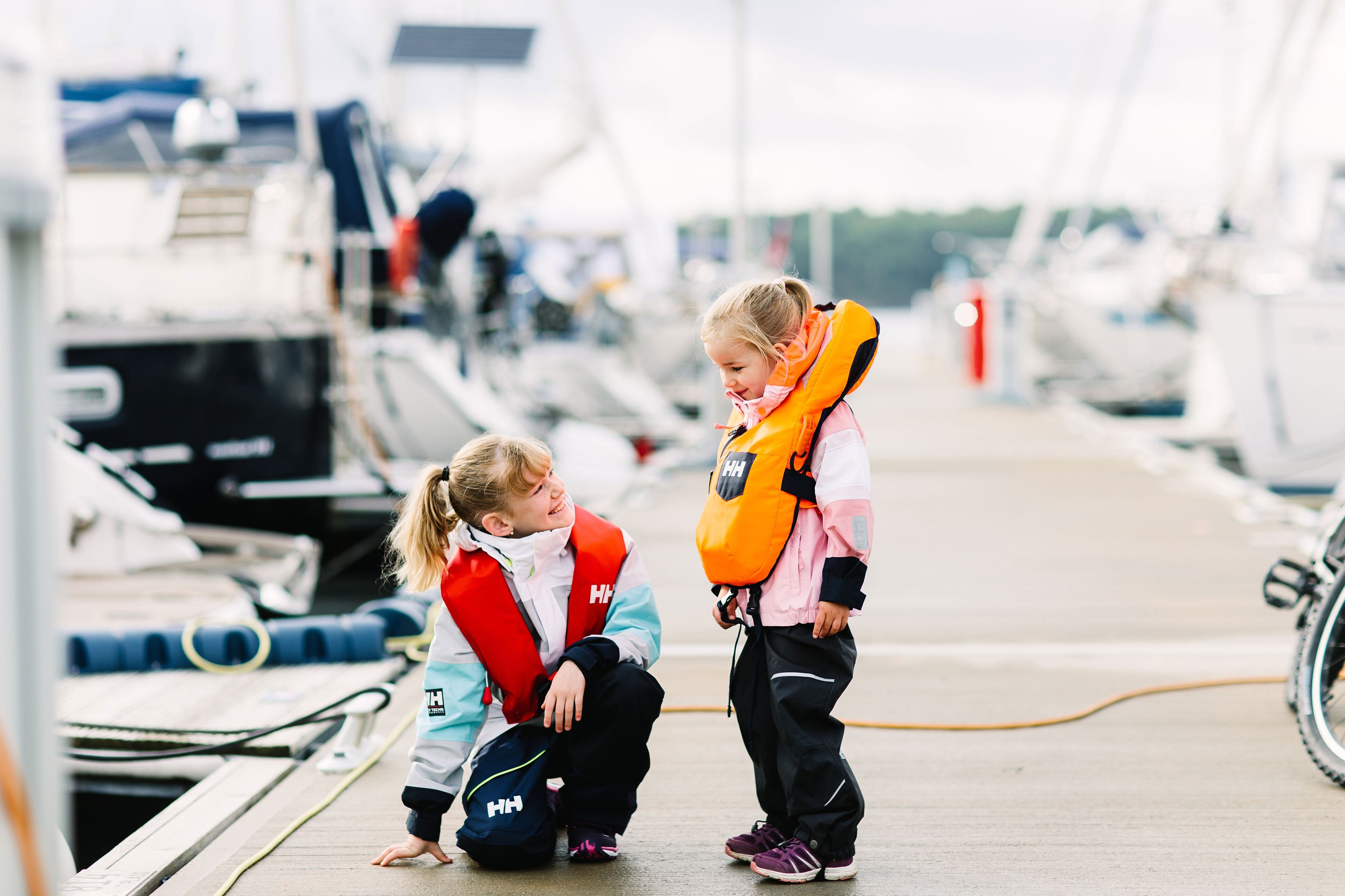 Parhaat pelastusliivit lapsille ja aikuisille Image