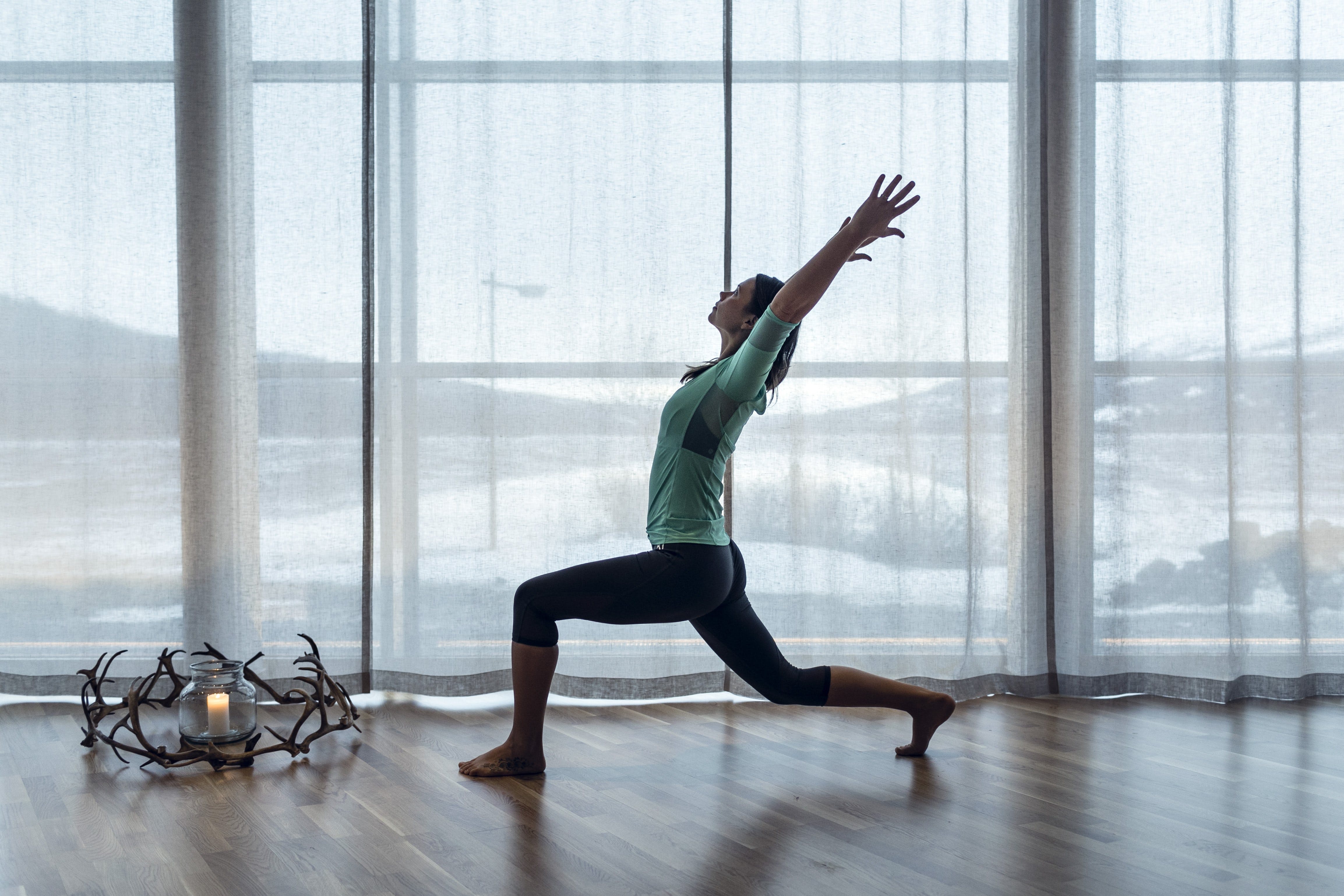 Värm upp med yoga – 3 sköna övningar Image