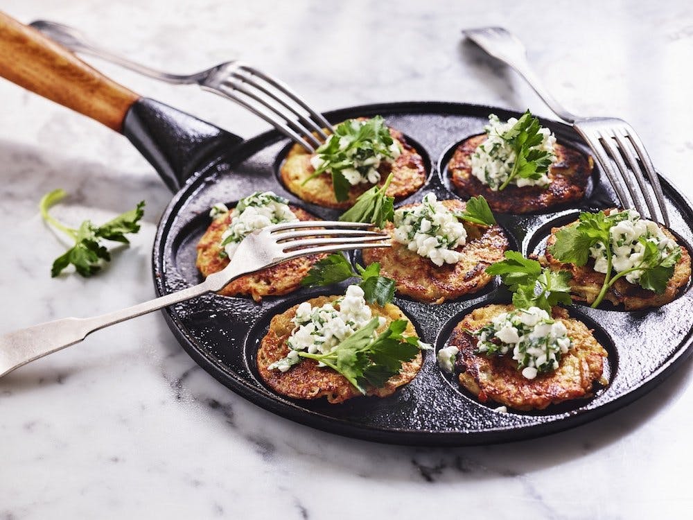 Rodfrugtsblinis med cottage cheese Image