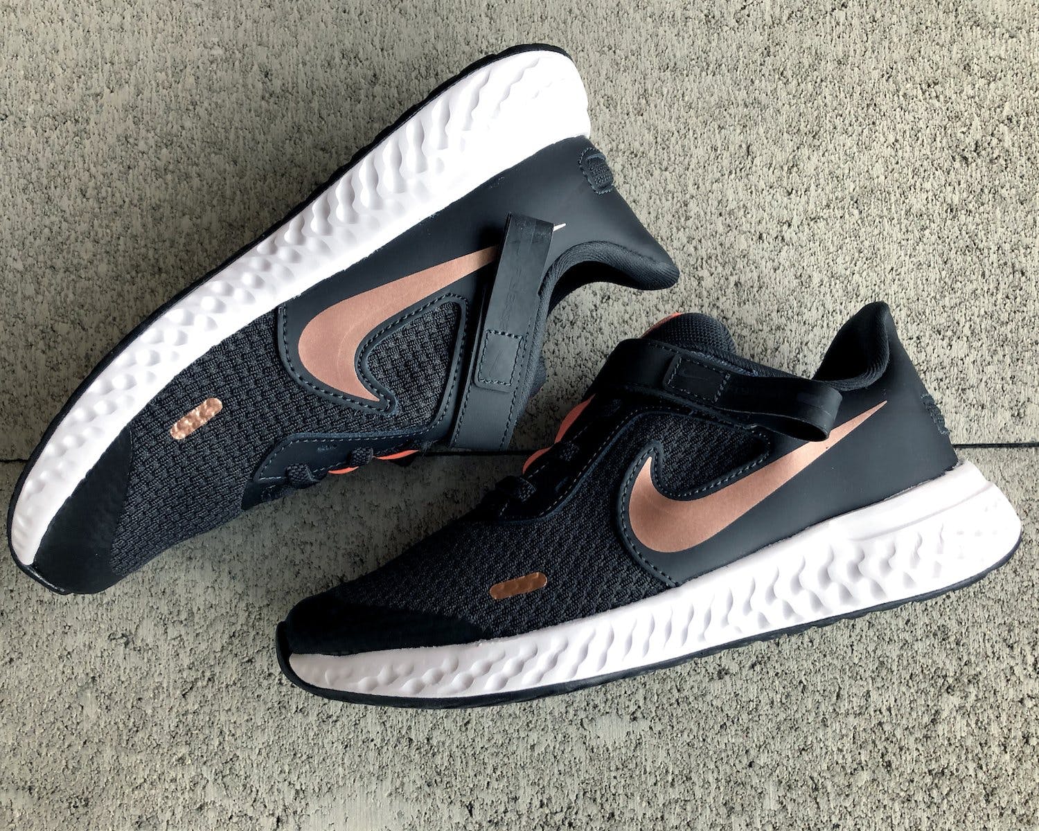Une chaussure à ne pas manquer de Nike : Revolution 5 Flyease Image