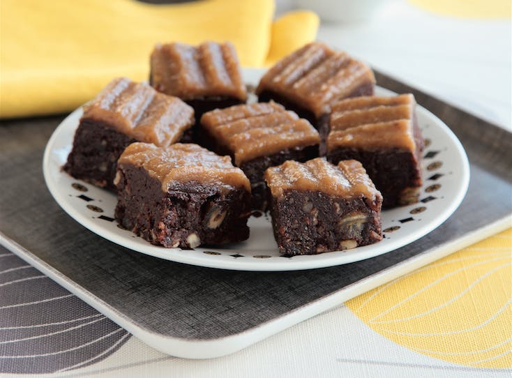 Recept: Salta brownies med pekannötter Image