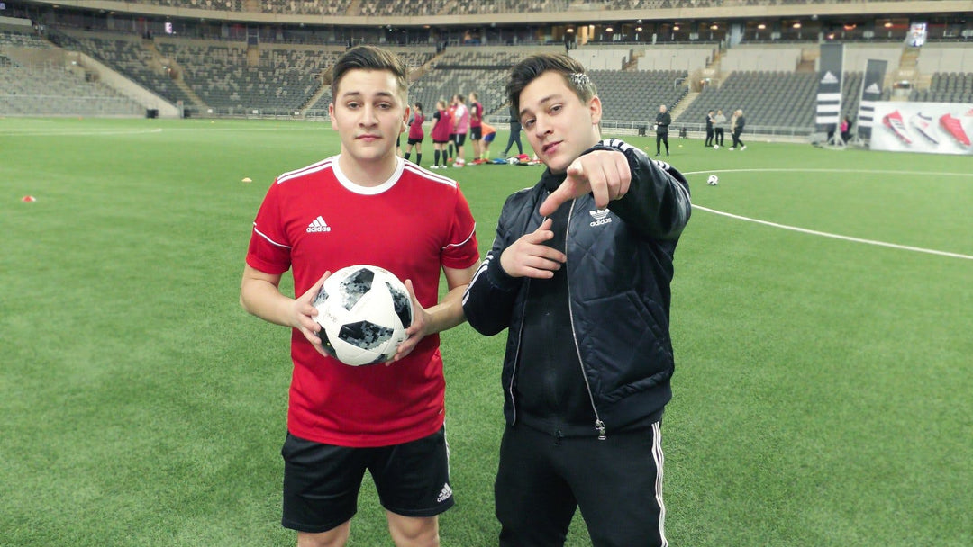 SkillTwins: "Her er foboldstøvlerne, vi elsker" Image