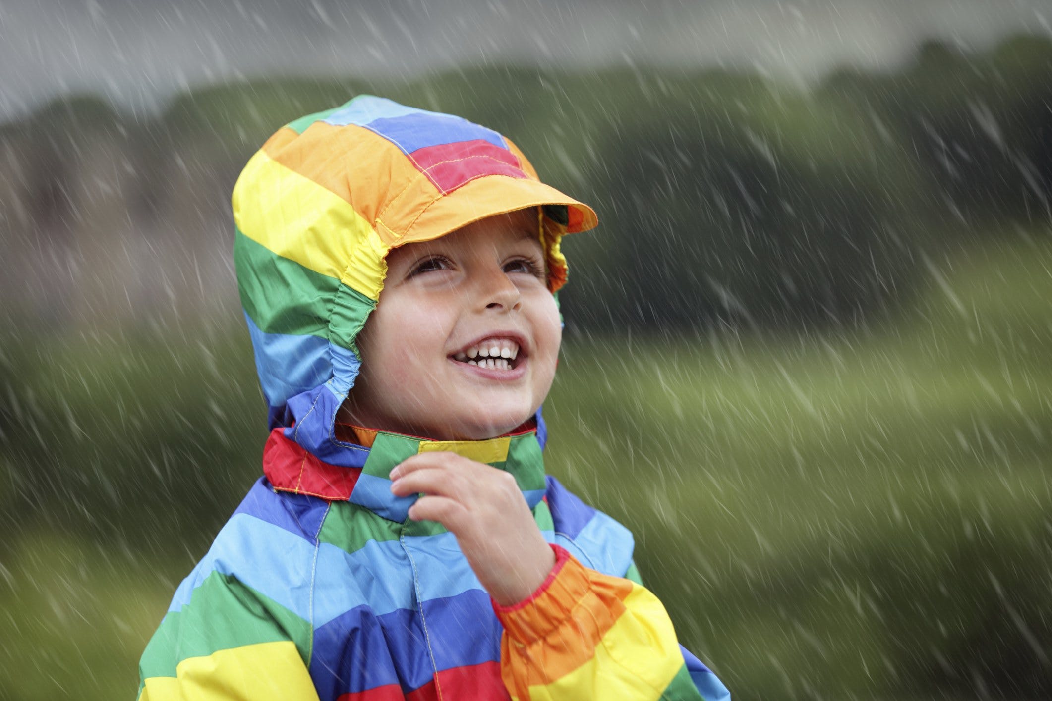 Därför ska du köpa regnkläder i galon till ditt barn Image