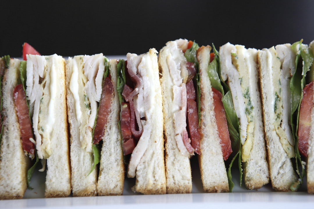 Amerikansk picknick med club sandwich Image