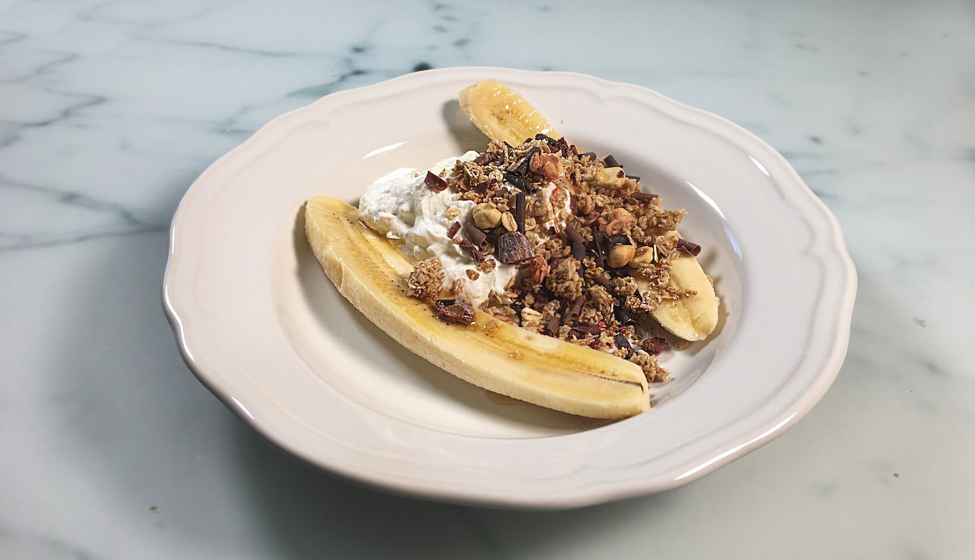Nyttig banana split – för en lyxigare frukost Image