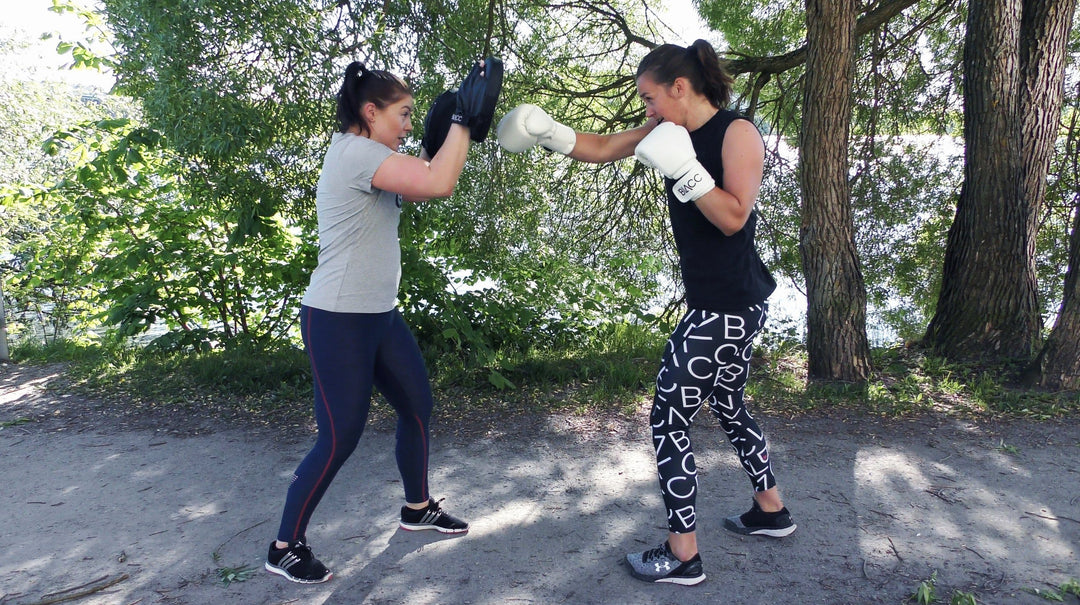 4 bokseøvelser du kan gjøre med en venn Image