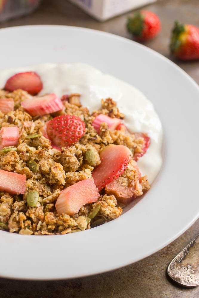 Recept: Rabarber och jordgubbssmul Image