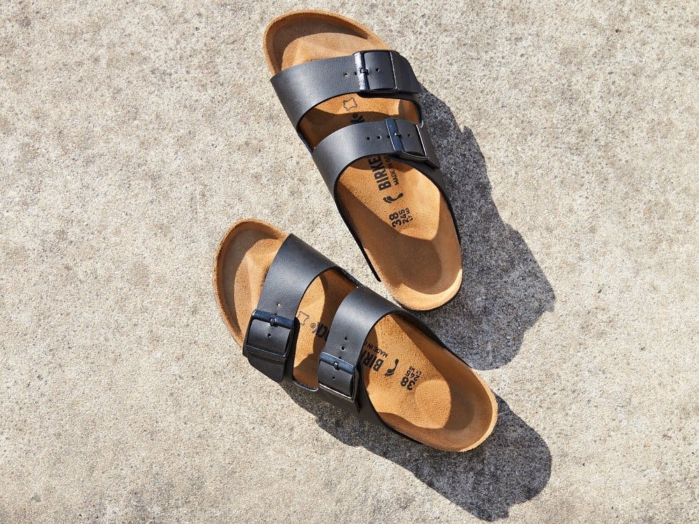 Sommerens beste sandaler og slippers Image