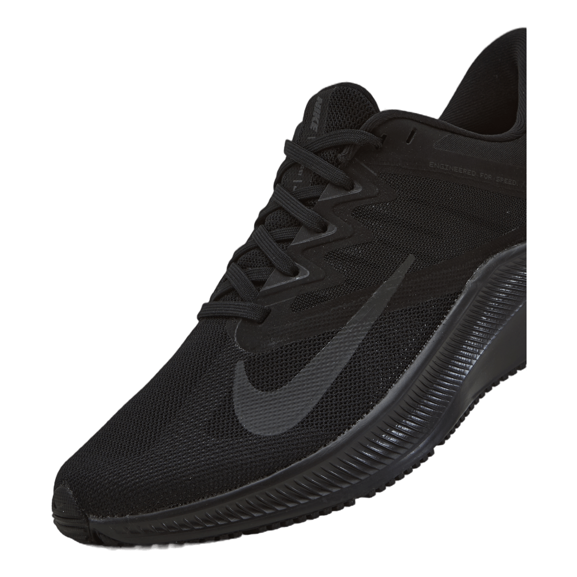 nike running quest 3 trainers in black